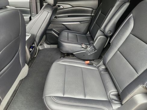 Certified 2025 Chevrolet Traverse LT FWD image 30
