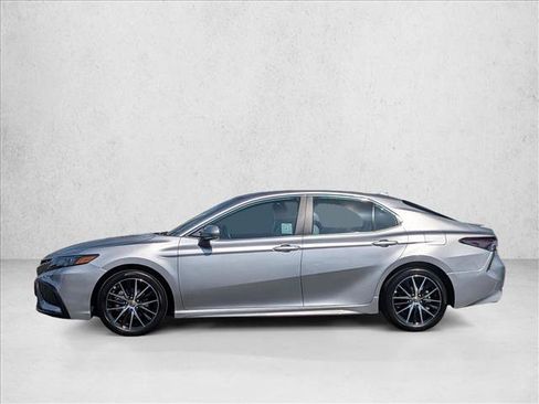 Used 2024 Toyota Camry SE FWD image 9