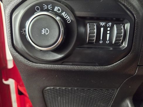 Used 2021 Jeep Wrangler Unlimited Sahara AWD/4WD image 20
