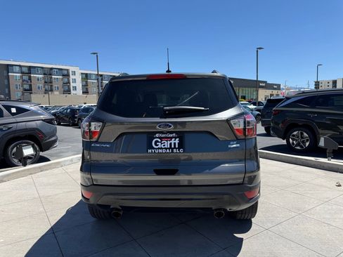 Used 2017 Ford Escape SE w/ Equipment Group 201A AWD/4WD image 5