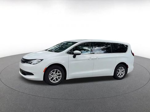 Used 2023 Chrysler Voyager LX FWD image 8