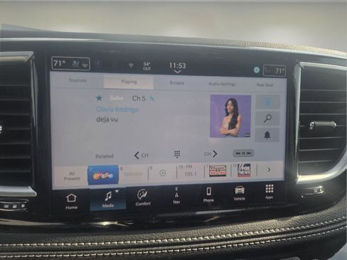 Used 2024 Chrysler Pacifica Limited w/ Uconnect Theater Family Group image 13