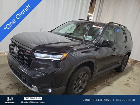 Used 2025 Honda Pilot TrailSport image 1