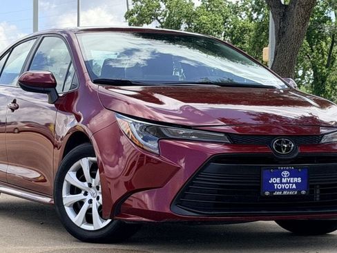 Used 2025 Toyota Corolla LE FWD image 2