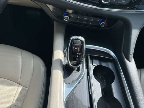 Used 2019 Buick Enclave Essence image 35