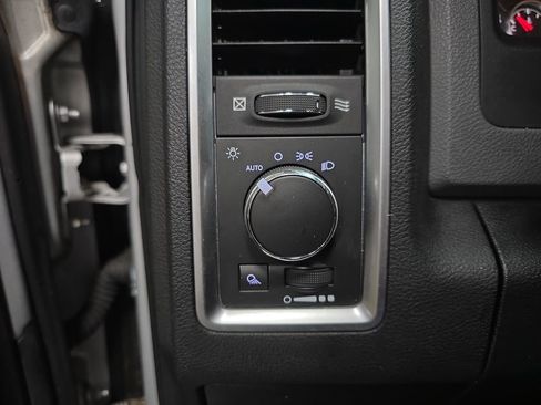 Used 2016 RAM 1500 Classic SLT w/ Protection Group AWD/4WD image 23