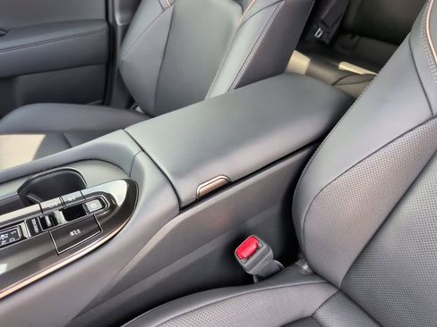 Used 2025 Toyota Crown Signia AWD/4WD image 30
