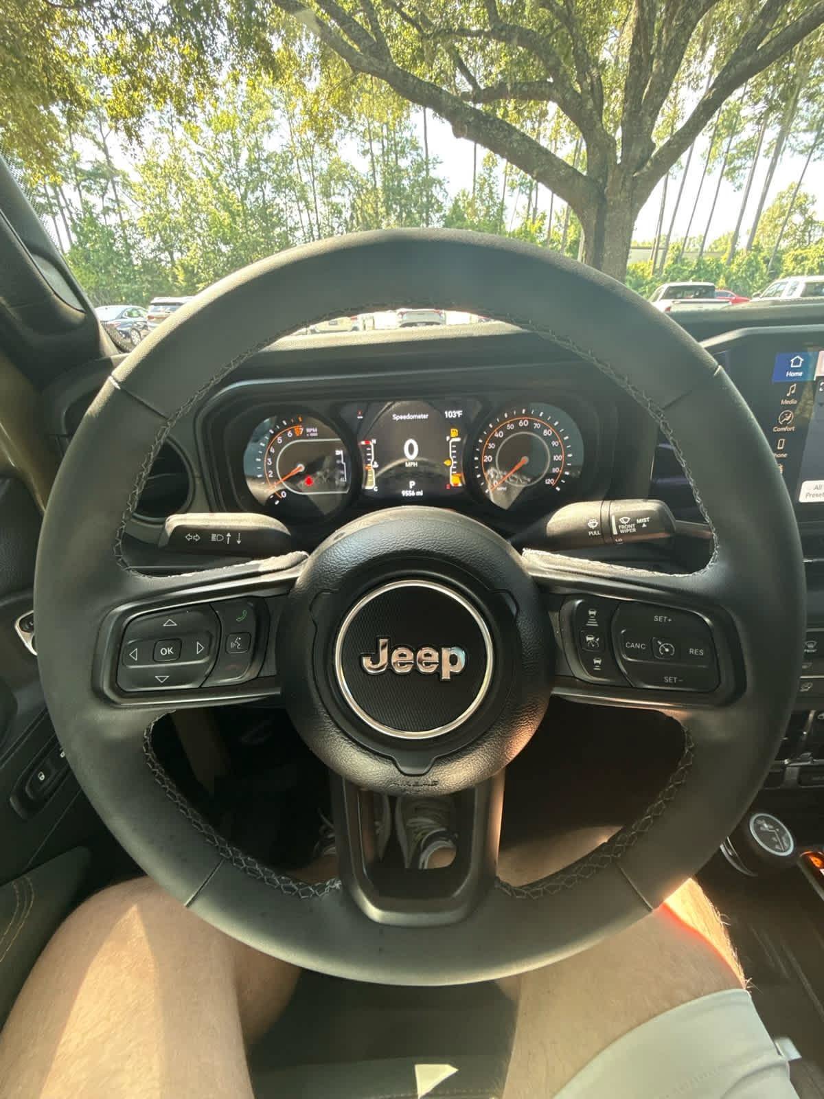 Used 2025 Jeep Gladiator Mojave w/ Convenience Group AWD/4WD image 27