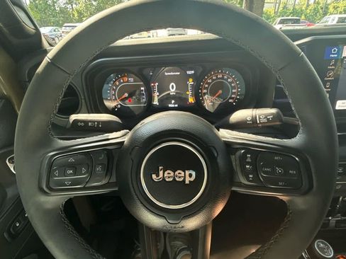 Used 2025 Jeep Gladiator Mojave w/ Convenience Group AWD/4WD image 27