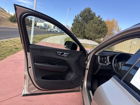 Used 2025 Volvo XC60 B5 Core image 10