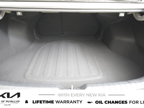 New 2025 Kia K4 LXS image 19