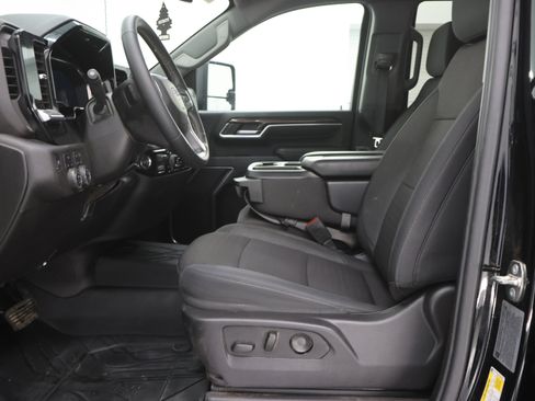 Used 2024 Chevrolet Silverado 2500 LT w/ Midnight Edition image 8