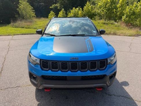 Used 2025 Jeep Compass Trailhawk AWD/4WD image 7