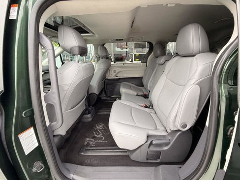 Used 2024 Toyota Sienna XLE image 34