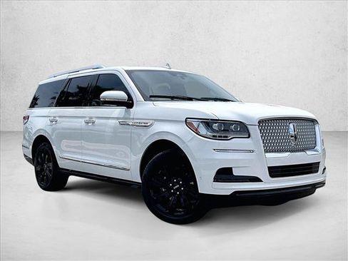 Used 2022 Lincoln Navigator Reserve RWD image 11