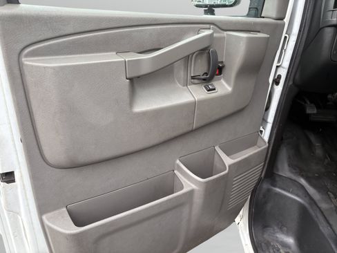Used 2017 Chevrolet Express 3500 RWD image 23