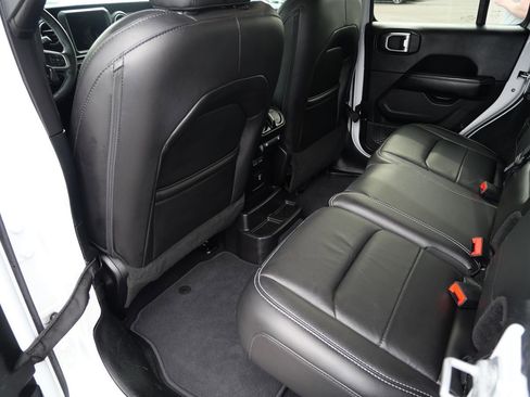 Used 2019 Jeep Wrangler Unlimited Sahara AWD/4WD image 23
