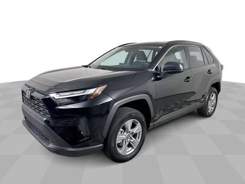 Used 2025 Toyota RAV4 LE AWD/4WD image 4