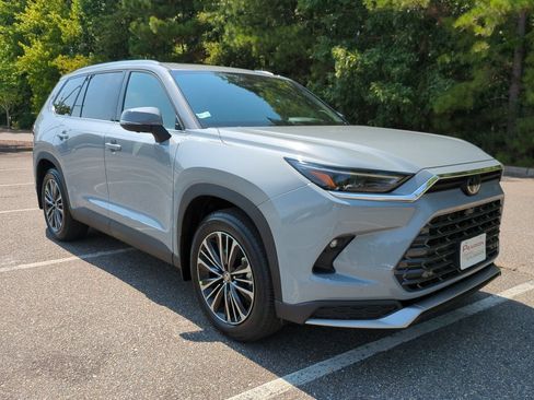 New 2026 Toyota Grand Highlander AWD Hybrid image 2