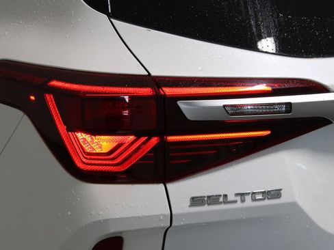Used 2021 Kia Seltos S FWD image 46