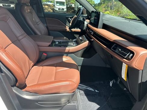 New 2026 Lincoln Aviator Reserve w/ Jet Appearance Package AWD/4WD image 13
