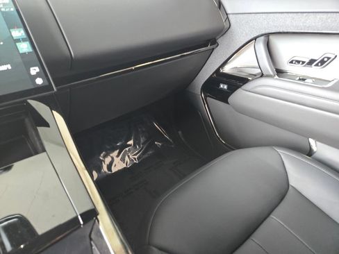 Used 2025 Land Rover Range Rover Sport SE AWD/4WD image 26