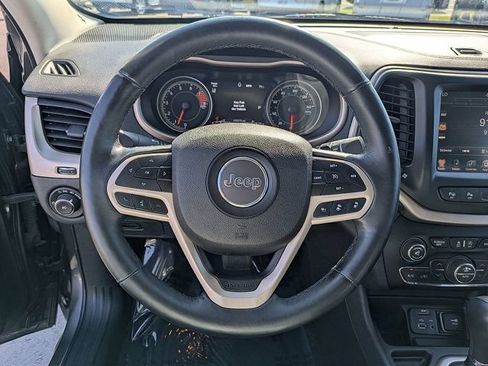 Used 2017 Jeep Cherokee Limited w/ Technology Group FWD image 18