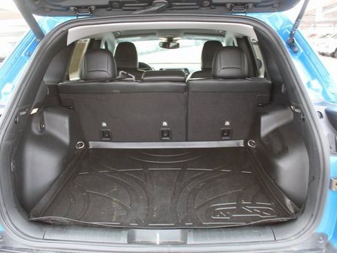 Used 2023 Jeep Cherokee Altitude Lux image 5