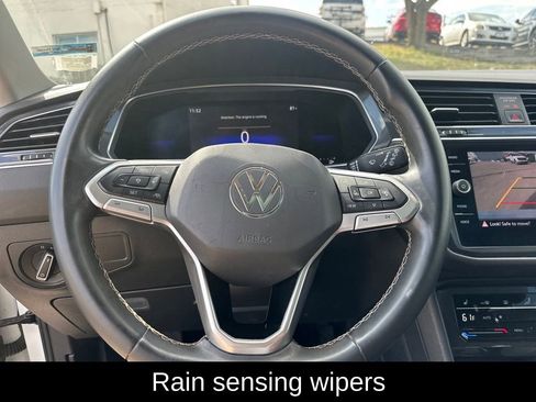 Used 2022 Volkswagen Tiguan SE w/ Panoramic Sunroof Package image 15