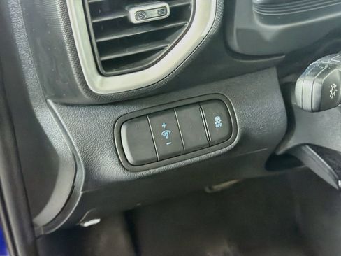 Used 2025 Hyundai Venue SEL FWD image 15