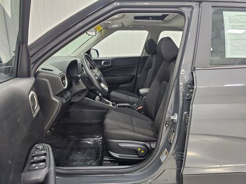 Used 2025 Hyundai Venue SEL FWD image 11
