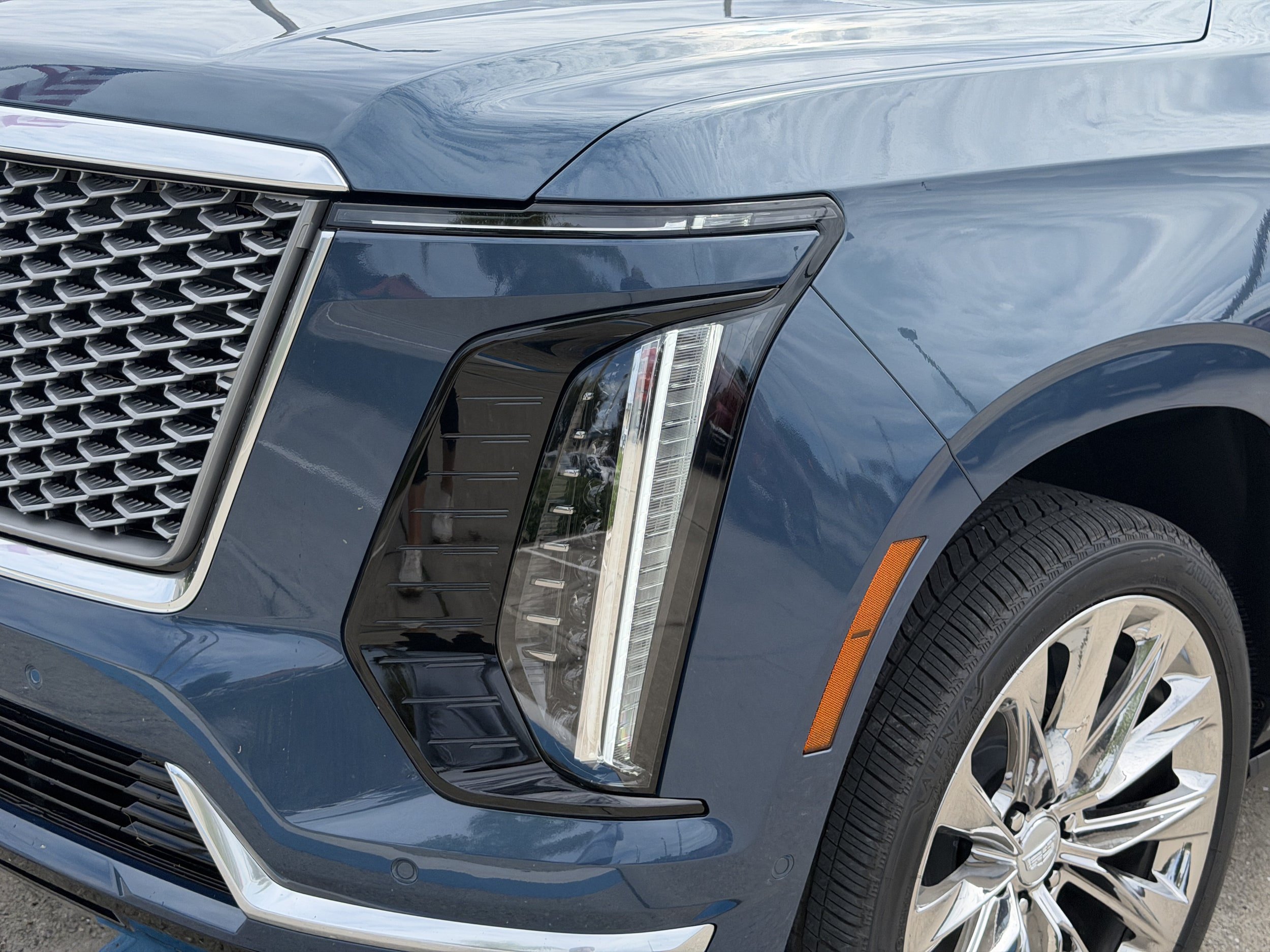 New 2026 Cadillac Escalade Luxury w/ LPO, Radiant Package AWD/4WD image 8