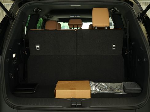 Used 2026 Lexus LX 600 4WD w/ Luxury Package image 35