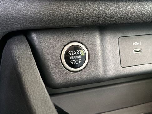 Used 2023 Nissan Rogue SV FWD image 6