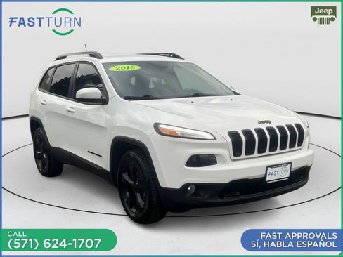 Used 2016 Jeep Cherokee Latitude w/ Cold Weather Group AWD/4WD image 5