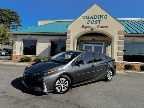 Used 2018 Toyota Prius Prime Premium image 3