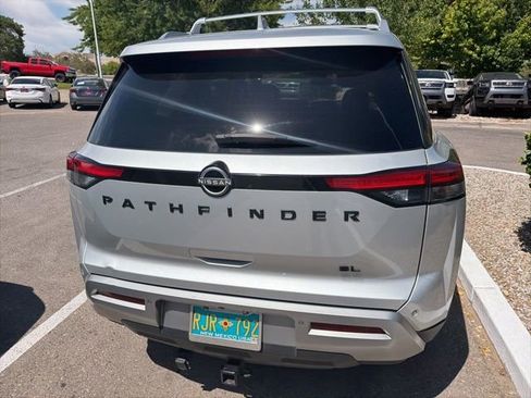 Used 2022 Nissan Pathfinder SL w/ SL Black Package FWD image 14