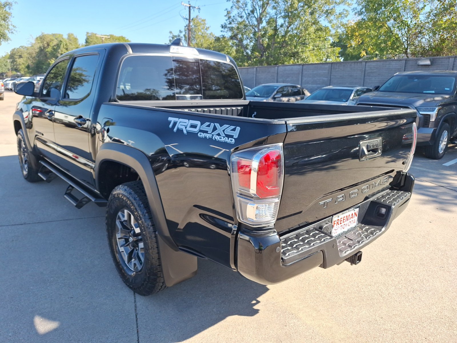 Used 2023 Toyota Tacoma TRD Off-Road w/ Technology Package AWD/4WD image 4