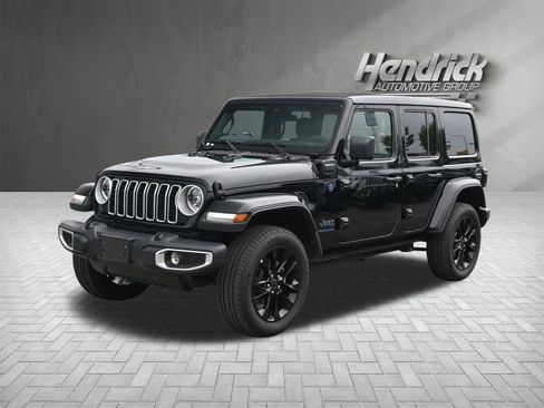 Used 2025 Jeep Wrangler Unlimited Sahara w/ Safety Group AWD/4WD image 5