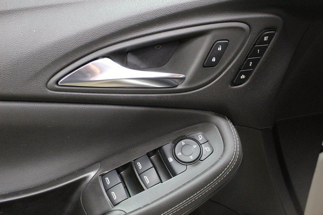 Used 2023 Buick Encore GX Essence w/ Experience Buick Package FWD image 18