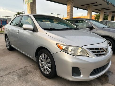 Used 2013 Toyota Corolla LE FWD image 3