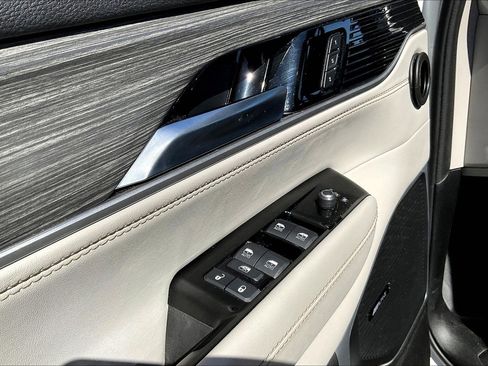 Used 2024 Jeep Wagoneer Series II w/ Flexible Seating Group image 33