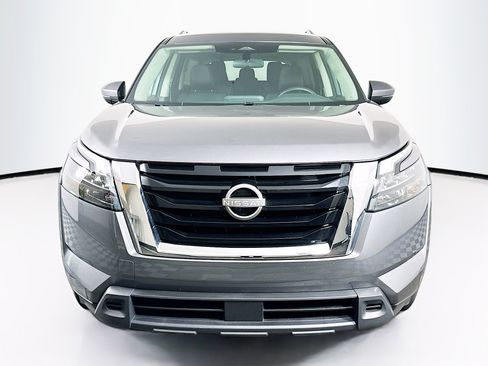 Used 2025 Nissan Pathfinder SV AWD/4WD image 2