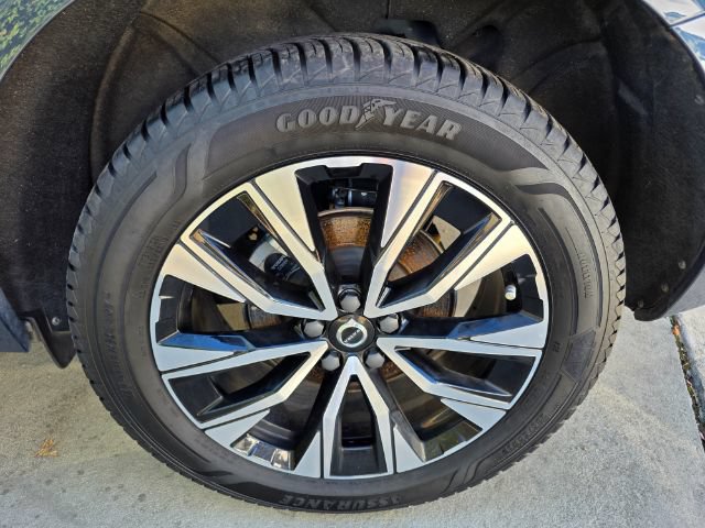 Used 2023 Volvo XC60 B5 Plus FWD image 12