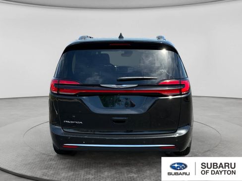 Used 2021 Chrysler Pacifica Touring-L w/ Uconnect Theater Family Group FWD image 6