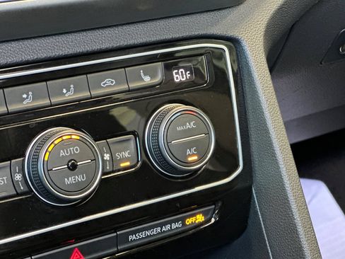 Used 2018 Volkswagen Atlas SEL AWD/4WD image 29
