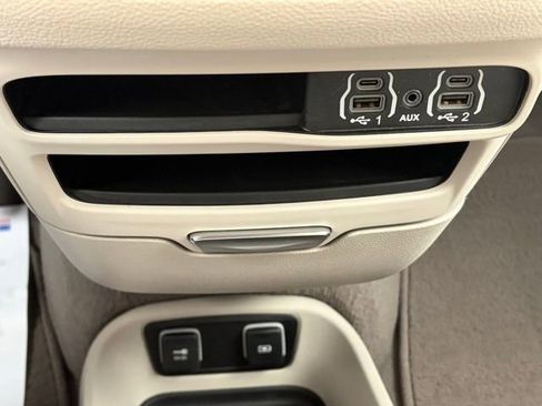 Used 2021 Chrysler Pacifica Touring-L w/ Premium & Safety Sphere Group FWD image 24