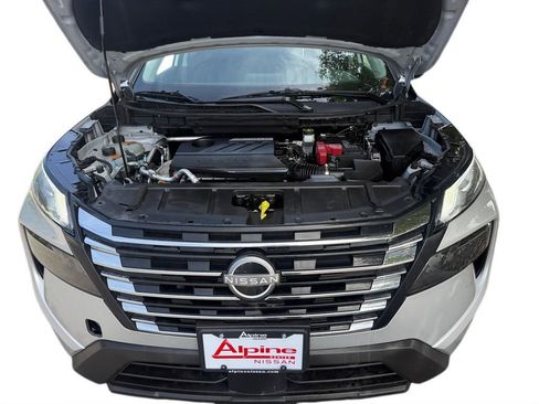 Used 2025 Nissan Rogue SV AWD/4WD image 18