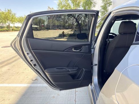 Used 2018 Honda Civic Sport image 9