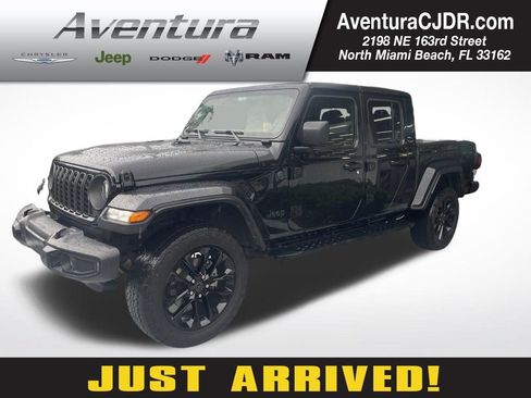 Used 2024 Jeep Gladiator Sport AWD/4WD image 1